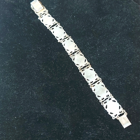 Antique Silver Siamese Dancer Link Bracelet - Picture 7 of 15